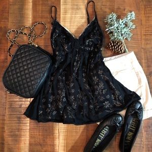 Black transparent floral/ V-Neck crochet tank top